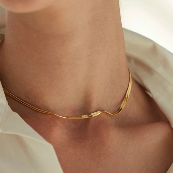 **NEW 18K Gold Herringbone Chain Necklace - Picture 2 of 7